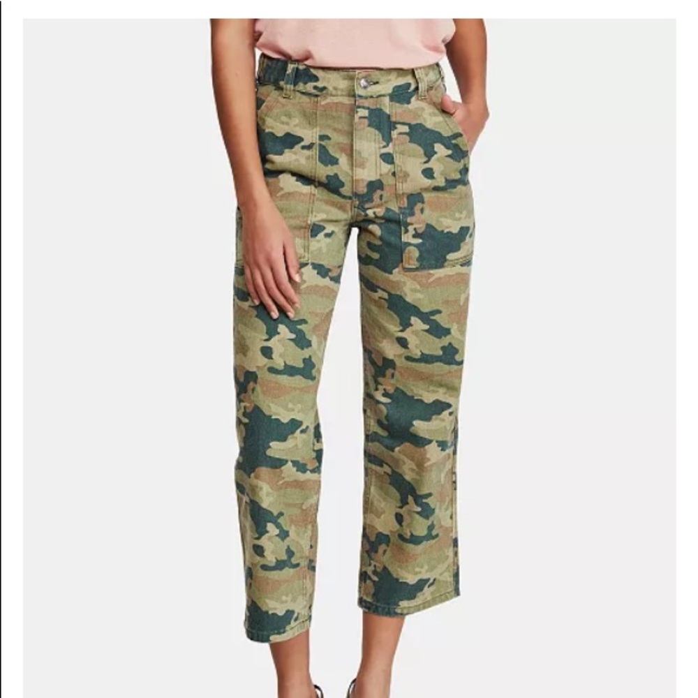 Free people  green camo Capri jeans